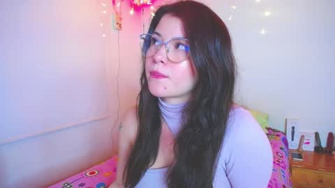 Snapshot of juli05star chatting on 01-07-25, 01:38 Juliana online show from 01-07-25, 01:38