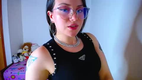 Snapshot of juli05star chatting on 10-05-25, 01:15 Juliana online show from 10-05-25, 01:15