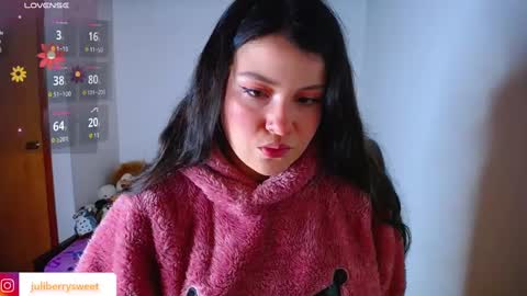 Snapshot of juli05star chatting on 10-12-25, 09:36 Juliana online show from 10-12-25, 09:36