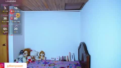 Snapshot of juli05star chatting on 10-24-25, 01:57 Juliana online show from 10-24-25, 01:57