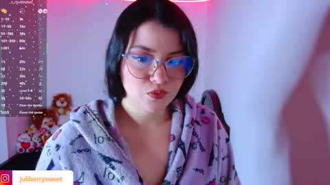 Snapshot of juli05star chatting on 11-09-25, 06:06 Juliana online show from 11-09-25, 06:06