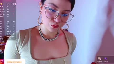 Snapshot of juli05star chatting on 11-18-25, 01:11 Juliana online show from 11-18-25, 01:11