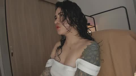 Snapshot of juli_hairy chatting on 04-17-26, 03:15 Juli Modelo Independiente online show from 04-17-26, 03:15