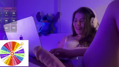 Snapshot of juli_m00n chatting on 05-12-26, 05:21 juli_m00n online show from 05-12-26, 05:21