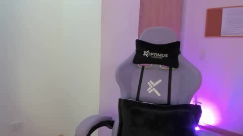 juli_santos_22 online show from 01-31-25, 06:14