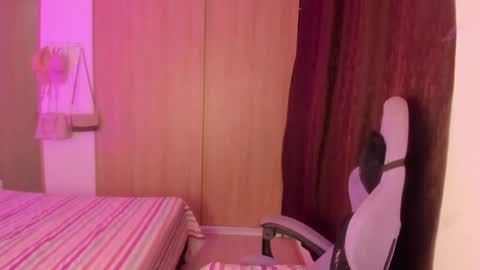 Snapshot of juli_santos_22 chatting on 04-26-26, 03:37 juli_santos_22 online show from 04-26-26, 03:37