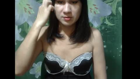 Snapshot of julia111987 chatting on 05-16-26, 05:23 JULIA online show from 05-16-26, 05:23