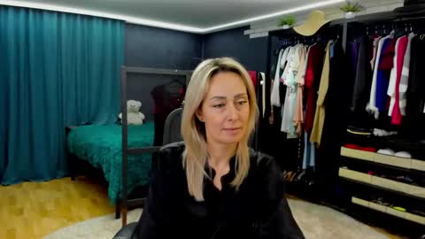 julia__cherry_ online show from 04-20-26, 03:15