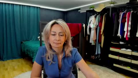 julia__cherry_ online show from 04-22-26, 03:13
