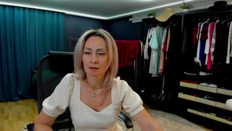 Snapshot of julia__cherry_ chatting on 04-24-26, 02:41 julia__cherry_ online show from 04-24-26, 02:41