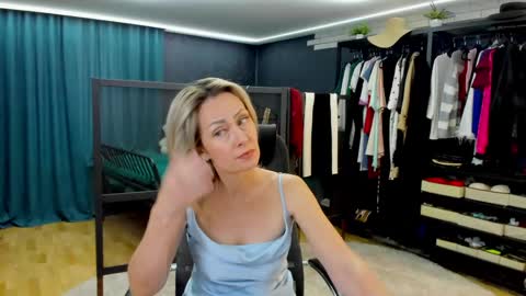 Snapshot of julia__cherry_ chatting on 05-09-26, 02:33 julia__cherry_ online show from 05-09-26, 02:33