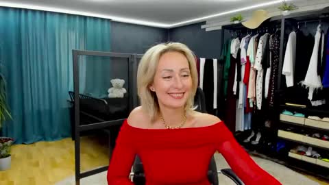 Snapshot of julia__cherry_ chatting on 05-31-26, 01:18 julia__cherry_ online show from 05-31-26, 01:18