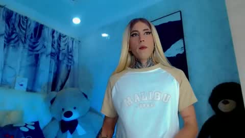 Snapshot of julia_bulette1 chatting on 06-14-26, 01:47 julia_bulette1 online show from 06-14-26, 01:47