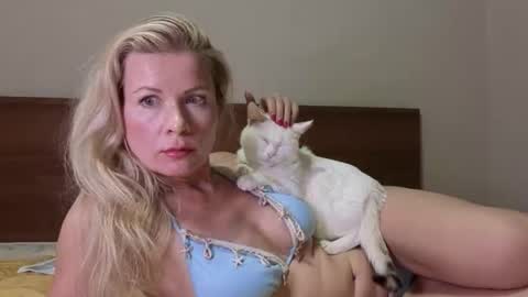 Snapshot of julia_giulia chatting on 10-09-25, 08:51 julia_giulia online show from 10-09-25, 08:51