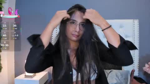 J U L IA   M A R T I N E Z online show from 09-19-25, 11:55