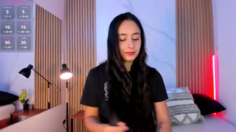 J U L IA   M A R T I N E Z online show from 02-18-26, 11:28