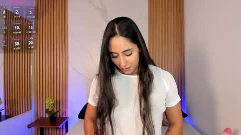 J U L IA   M A R T I N E Z online show from 04-13-26, 11:37