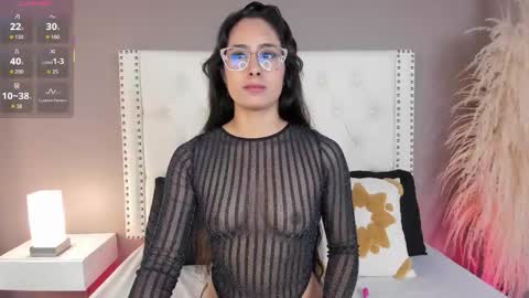 J U L IA   M A R T I N E Z online show from 05-22-26, 11:27
