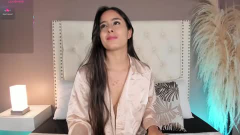 Snapshot of julia_martinezz_ chatting on 06-05-26, 11:38 J U L IA M A R T I N E Z online show from 06-05-26, 11:38