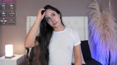J U L IA   M A R T I N E Z online show from 06-18-26, 11:36