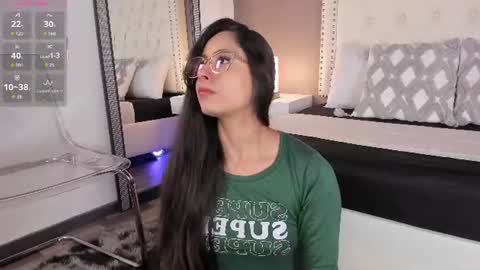 J U L IA   M A R T I N E Z online show from 06-24-26, 11:42