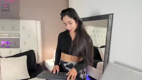 J U L IA   M A R T I N E Z online show from 08-03-26, 11:48