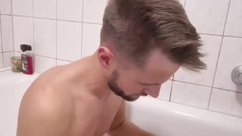 Snapshot of julia_official chatting on 10-18-25, 09:04 julia_official online show from 10-18-25, 09:04