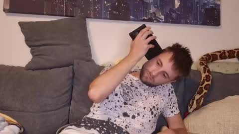 julia_official online show from 11-06-25, 05:47