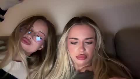 Julia R Le online show from 11-24-25, 11:04