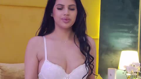 Snapshot of juliaharveyy chatting on 02-25-25, 12:36 Julia online show from 02-25-25, 12:36