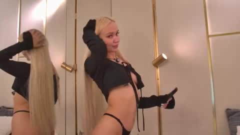 Snapshot of juliahotty_ chatting on 06-24-26, 02:38 Julia online show from 06-24-26, 02:38