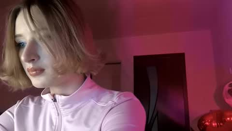 Snapshot of juliahupman chatting on 02-15-26, 05:09 Kate online show from 02-15-26, 05:09