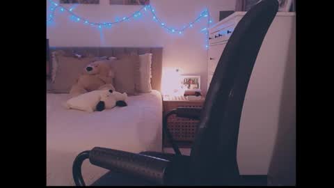 Snapshot of julialiones chatting on 11-30-25, 04:33 julialiones online show from 11-30-25, 04:33