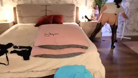 Snapshot of juliamillss chatting on 06-30-26, 12:11 juliamillss online show from 06-30-26, 12:11