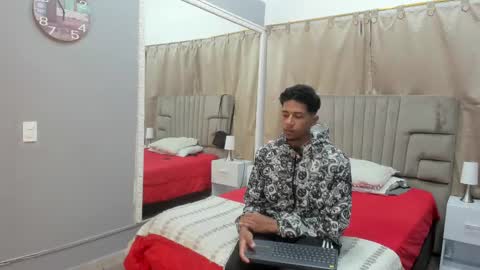 Snapshot of julian_billy chatting on 01-28-25, 11:17 julian billy online show from 01-28-25, 11:17