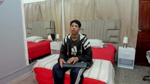 Snapshot of julian_billy chatting on 02-01-25, 11:32 julian billy online show from 02-01-25, 11:32