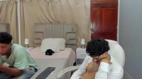 Snapshot of julian_billy chatting on 02-25-25, 02:22 julian billy online show from 02-25-25, 02:22