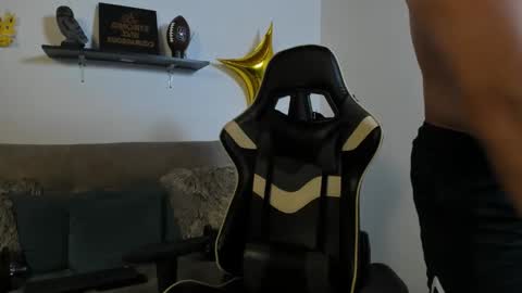 julian_wallace online show from 10-23-25, 08:18