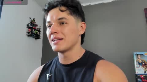 julian_wallace1 online show from 05-20-26, 07:20