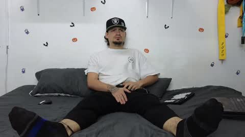 julian_whitee654 online show from 12-10-24, 02:28