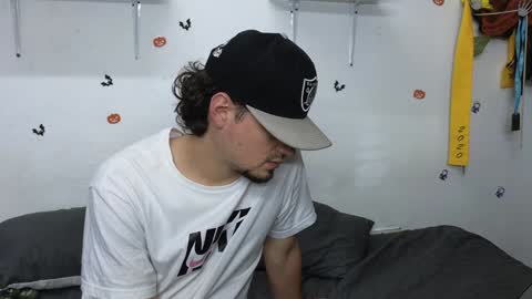 julian_whitee654 online show from 12-10-24, 06:28