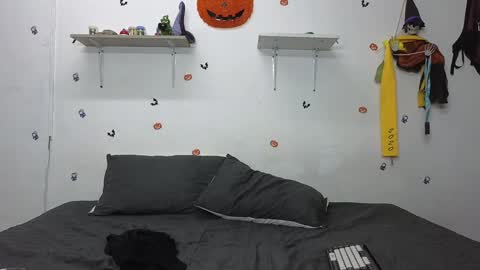 julian_whitee654 online show from 12-11-24, 12:55