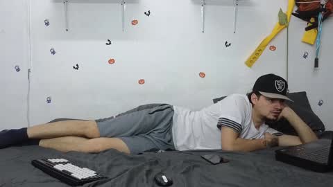 julian_whitee654 online show from 12-14-24, 04:20