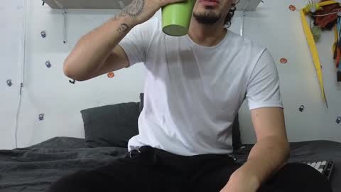 julian_whitee654 online show from 12-18-24, 01:12