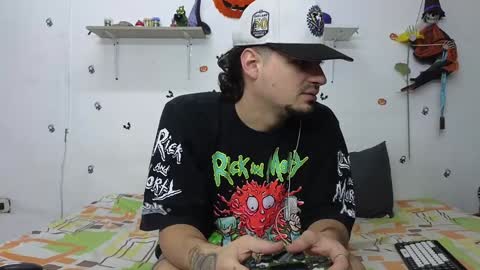 julian_whitee654 online show from 12-20-24, 03:21