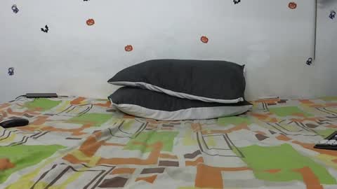 julian_whitee654 online show from 12-20-24, 06:24