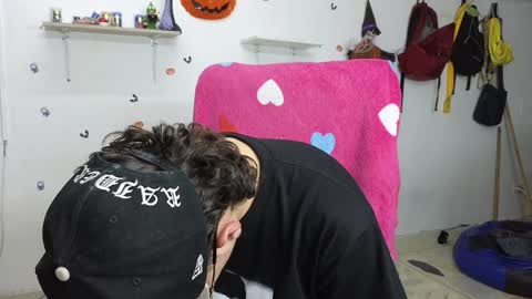 julian_whitee654 online show from 12-24-24, 06:28