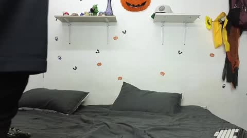 julian_whitee654 online show from 12-31-24, 12:04