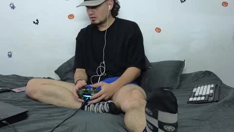 julian_whitee654 online show from 12-31-24, 03:09