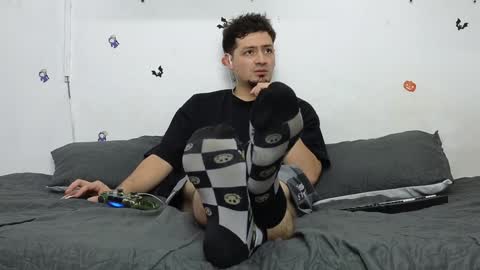 julian_whitee654 online show from 01-07-25, 01:03